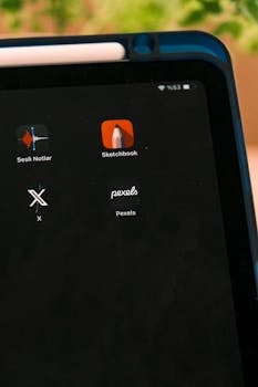 Tablet screen displaying various app icons including Sketchbook and Pexels.